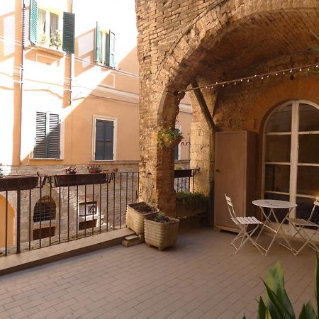 Via Vincioli - La Terrazza Nel Cuore Di Perugia Bagian luar foto