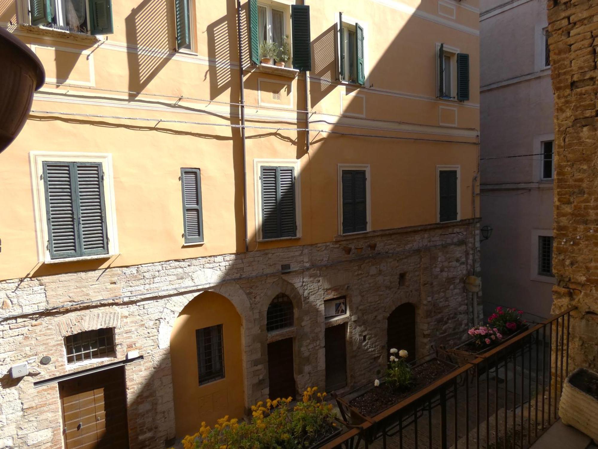 Via Vincioli - La Terrazza Nel Cuore Di Perugia Bagian luar foto